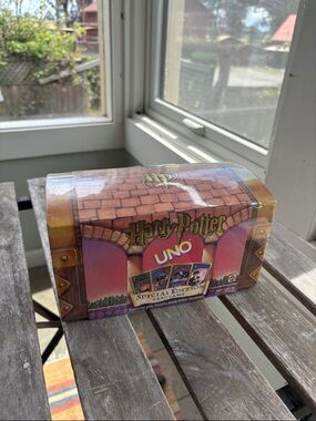 Harry Potter UNO Special Edition Card Game - Pink & Gold Box
